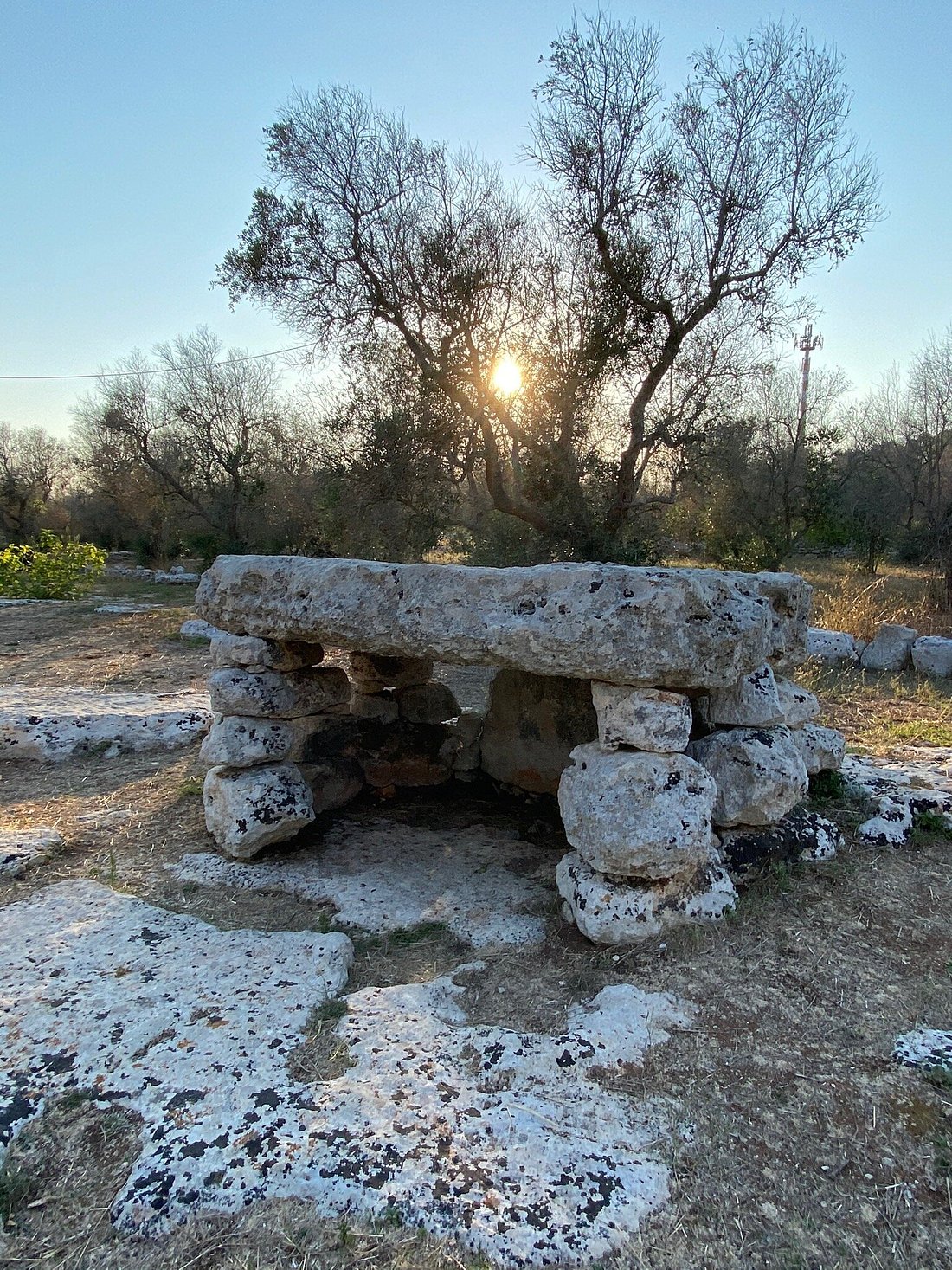 DOLMEN LI SCUSI – MINERVINO DI LECCE - foto 4