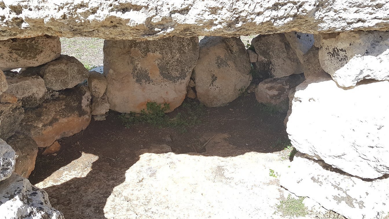 DOLMEN LI SCUSI – MINERVINO DI LECCE - foto 5