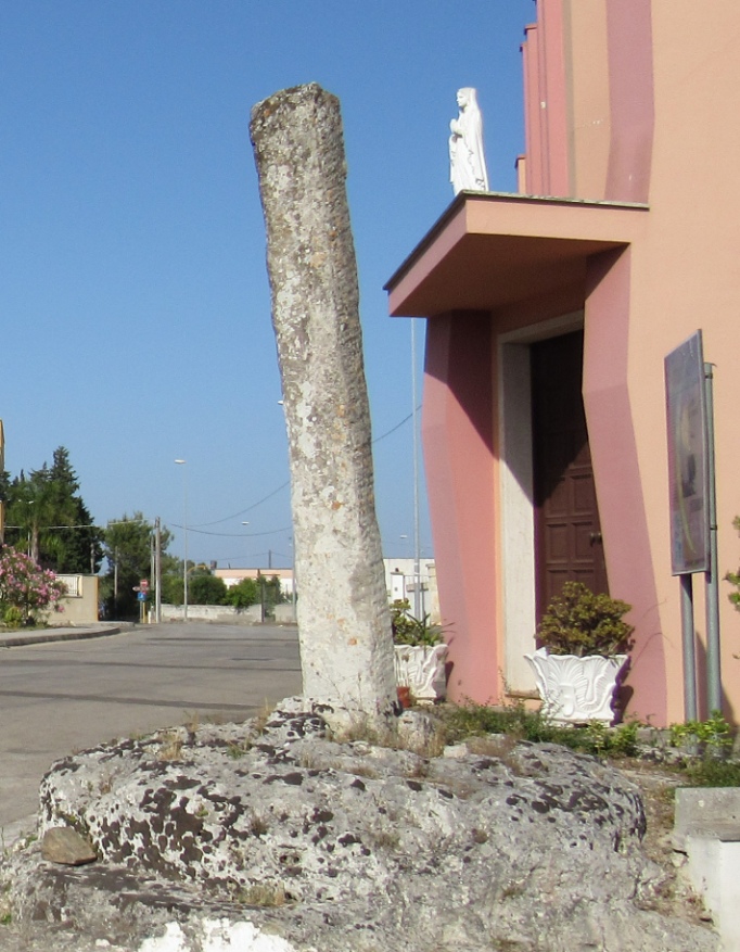 MENHIR MADONNA DI COSTANTINOPOLI - GIURDIGNANO - foto 2