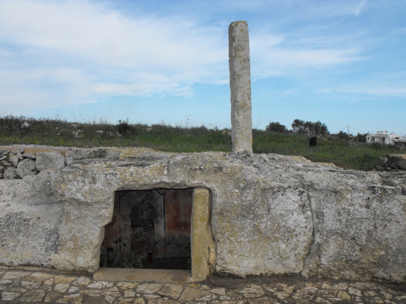 MENHIR E CRIPTA DI SAN PAOLO - GIURDIGNANO - foto 2