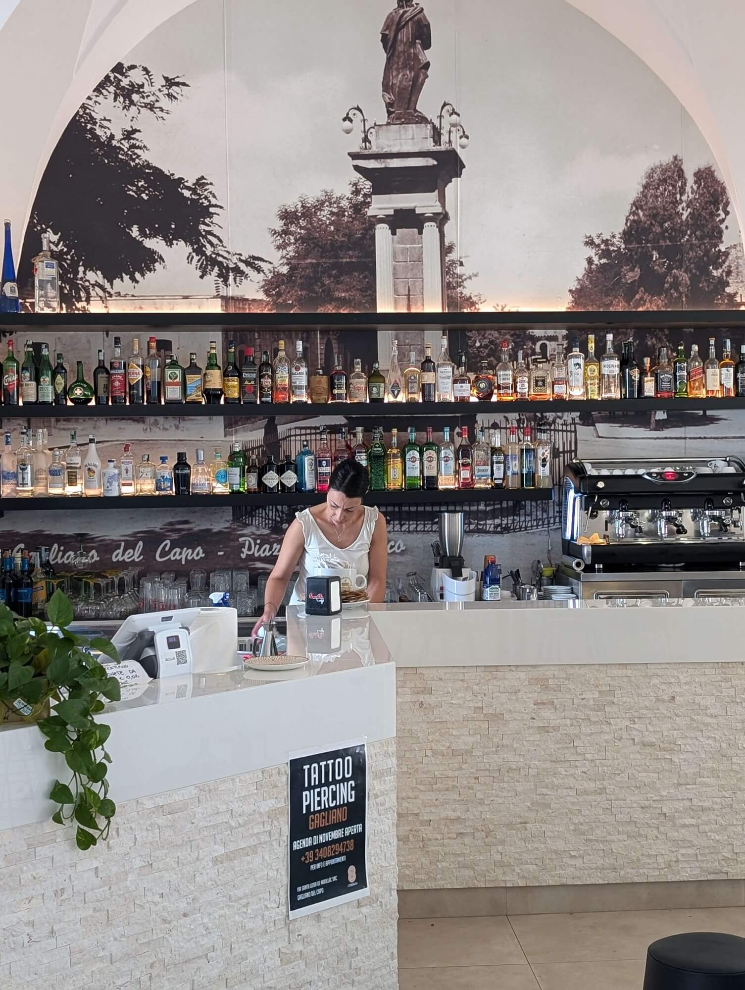 CENTRAL BAR — Bar & Caffetterie